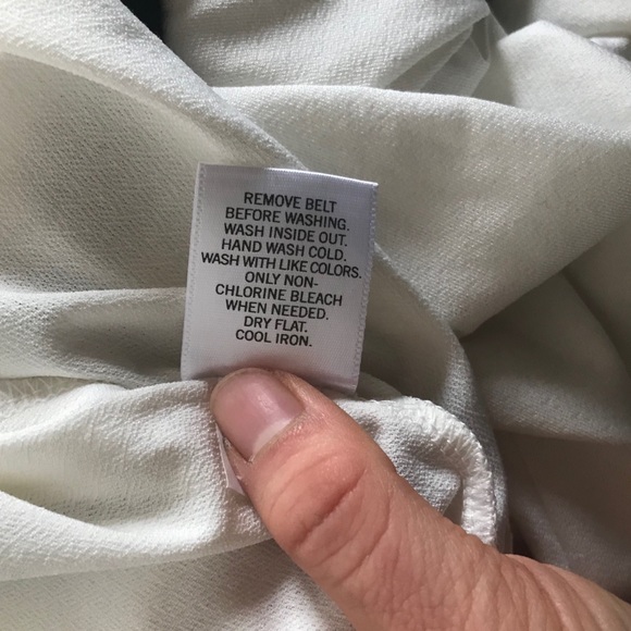 Banana Republic Light white sleeveless blouse - Picture 5 of 5